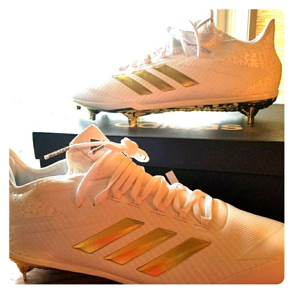 Baseball cleats